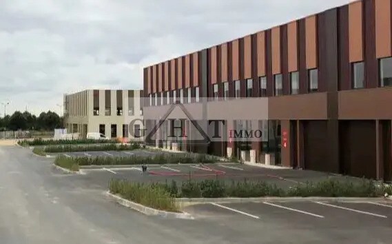 Industrial in Tremblay-en-France for sale - Building Photo - Image 3 of 5