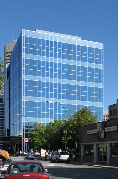 200 Graham Ave, Winnipeg, MB for lease - Building Photo - Image 2 of 4