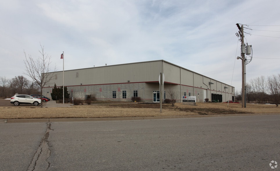 3602 NW 16th St, Topeka, KS for sale - Primary Photo - Image 1 of 1