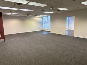 540-550 W Frontage Rd, Northfield, IL for lease Building Photo- Image 2 of 3