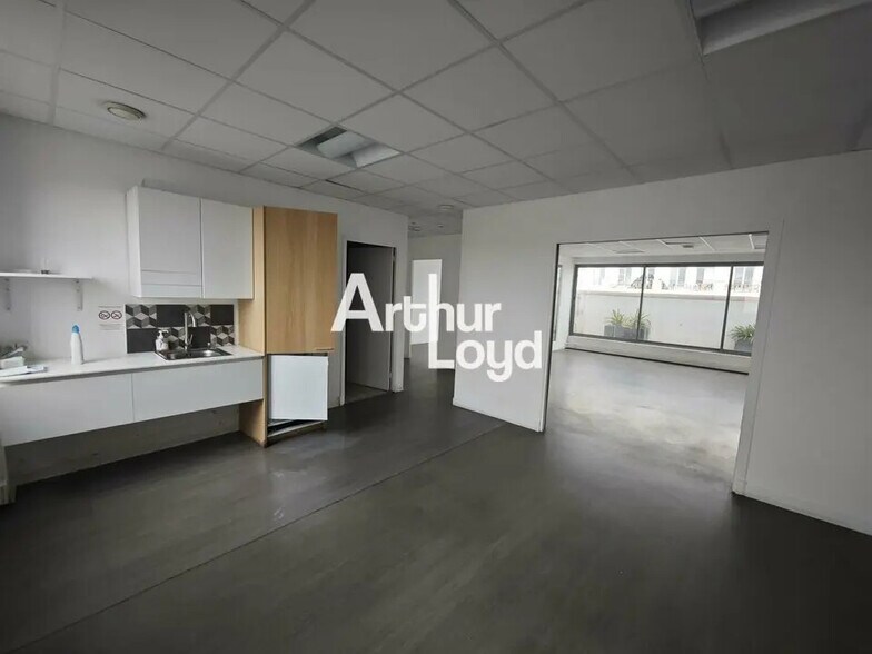 Office in Nice for lease - Building Photo - Image 2 of 13