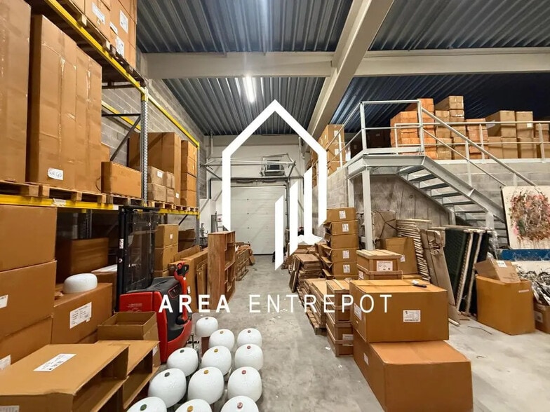 Flex in Aix-en-Provence for lease - Interior Photo - Image 3 of 8