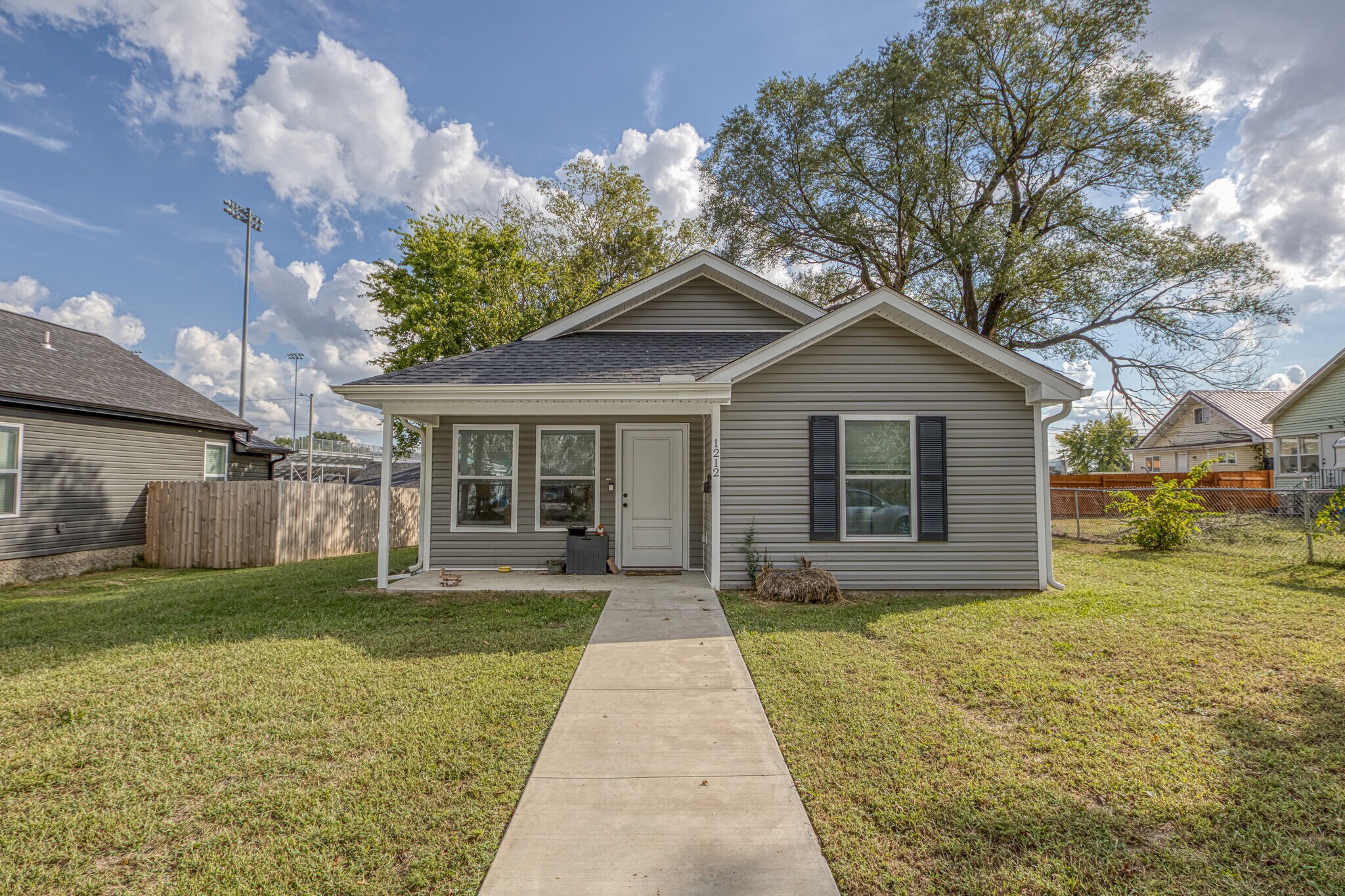 1212 E 2nd St, Joplin, MO for sale Primary Photo- Image 1 of 2