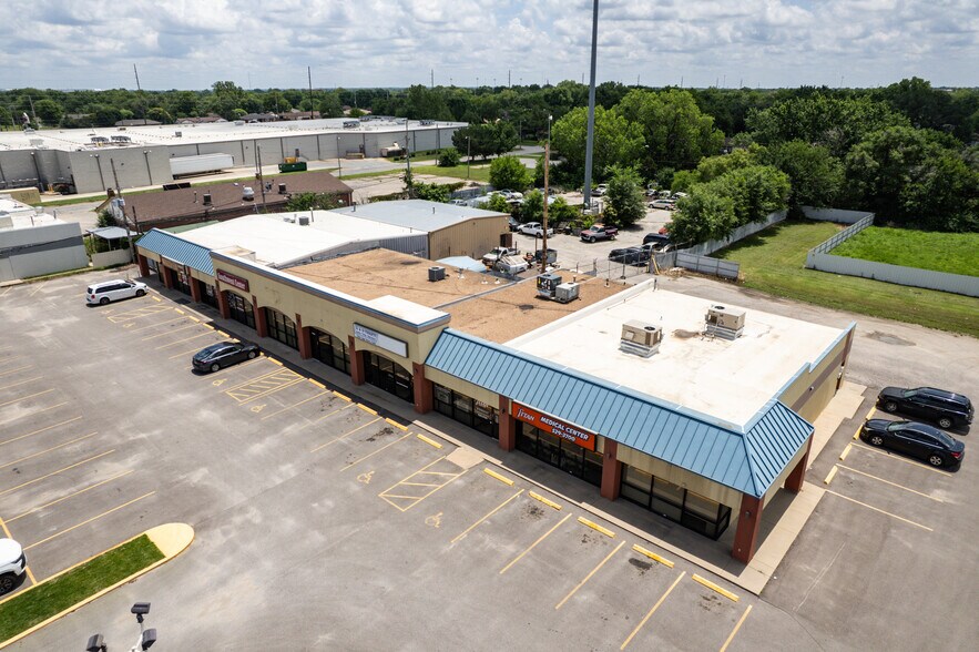 1309-1415 W 31st St S, Wichita, KS for sale - Building Photo - Image 3 of 10