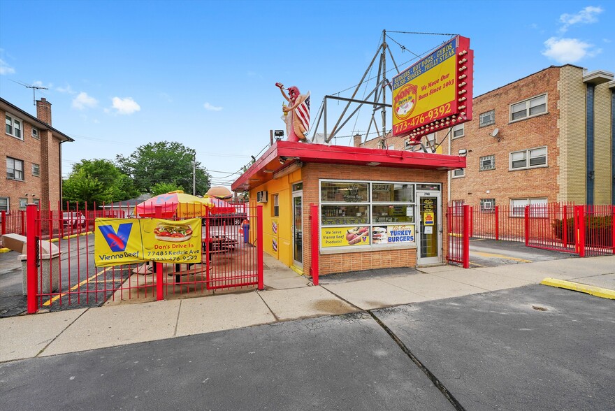 7748 S Kedzie Ave, Chicago, IL for sale - Building Photo - Image 1 of 9