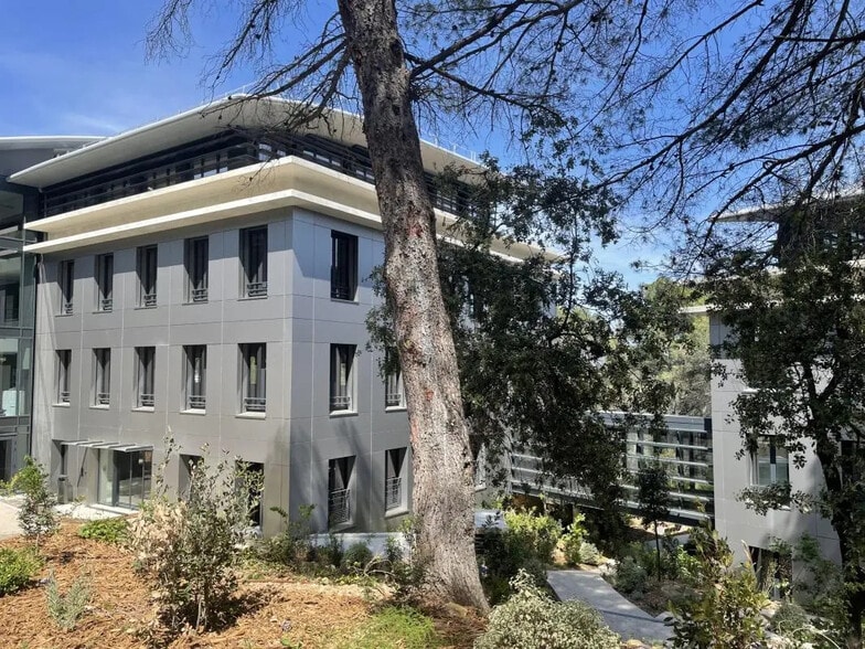 Office in SOPHIA ANTIPOLIS for lease - Building Photo - Image 3 of 17