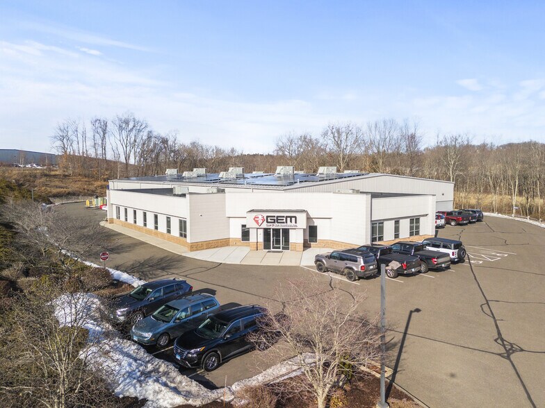 2 Fox Hollow Rd, Oxford, CT for sale - Building Photo - Image 1 of 1