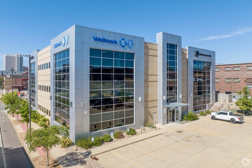 600 3rd Ave SE, Cedar Rapids, IA for lease - Primary Photo - Image 1 of 24