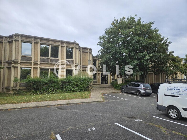 Office in Saint-Aubin for lease - Building Photo - Image 1 of 10