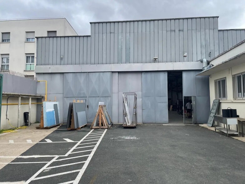 Flex in Saint-Denis for sale - Building Photo - Image 2 of 10