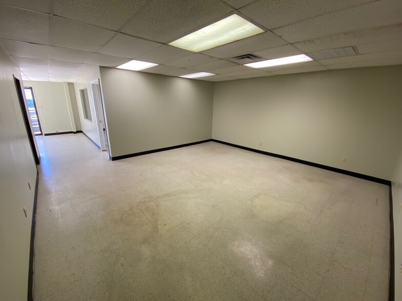 2816 N Sheridan Rd, Tulsa, OK for lease - Interior Photo - Image 3 of 8