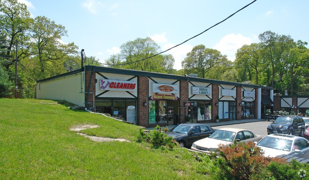 400 W Jericho Tpke, Huntington, NY 11743