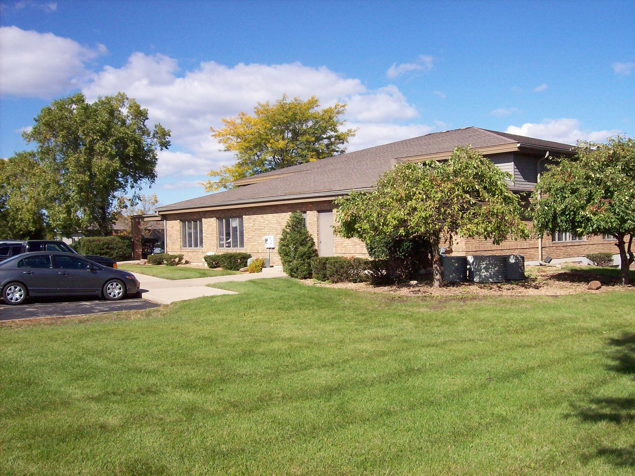 2850 Universal St, Oshkosh, WI for sale Building Photo- Image 1 of 1