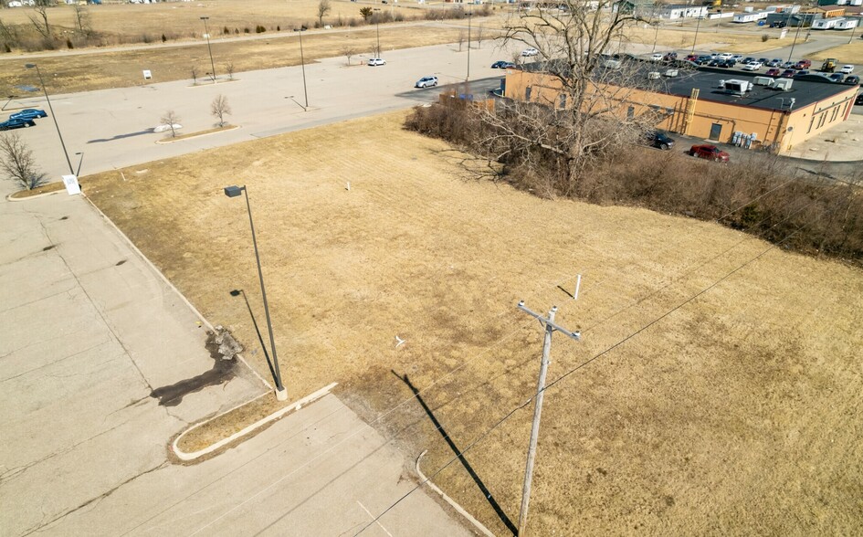 2000 E US-223, Adrian, MI for lease - Building Photo - Image 3 of 6