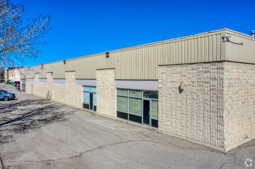 6423 Burbank Rd SE, Calgary, AB for sale - Primary Photo - Image 1 of 7