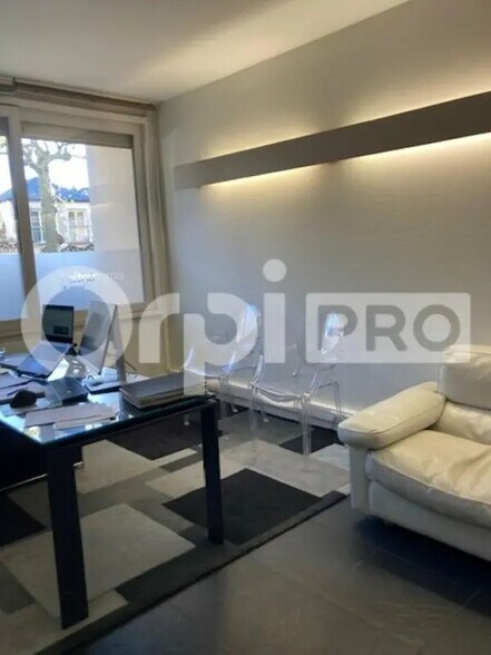 Office in Orléans for lease - Interior Photo - Image 3 of 8