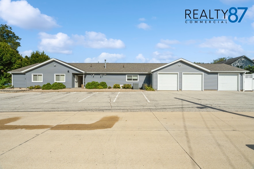 715 10th Ave SE, Cedar Rapids, IA for sale - Building Photo - Image 1 of 18