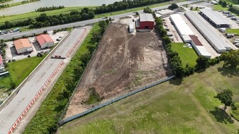 Crane-Served ±14,227 SF Industrial w/ Yard - Warehouse