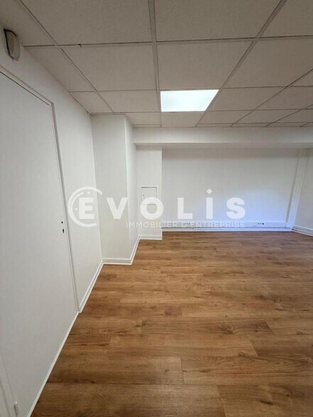 Office in Paris for lease - Interior Photo - Image 2 of 21
