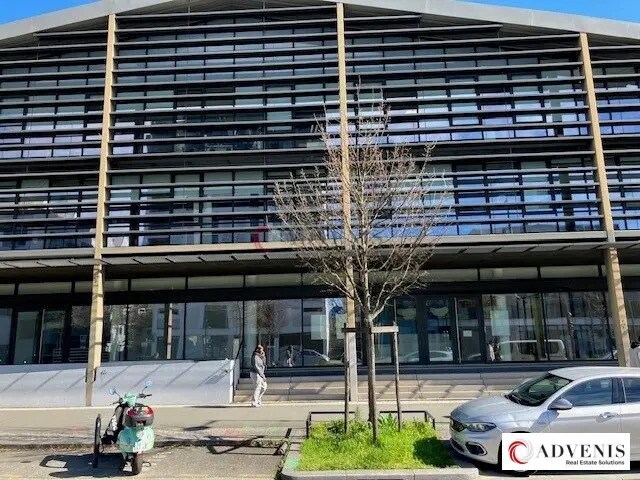 Retail in Bordeaux for lease - Building Photo - Image 3 of 9