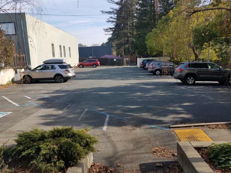 324-330 Sir Francis Drake Blvd, San Anselmo, CA for lease - Building Photo - Image 2 of 3