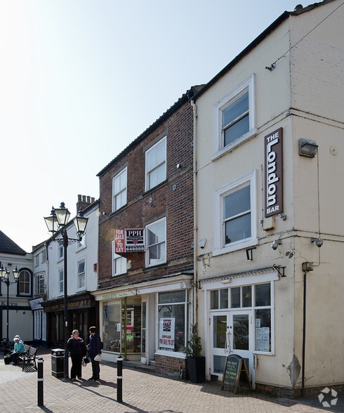 23 Market Pl, Driffield for lease - Primary Photo - Image 1 of 3