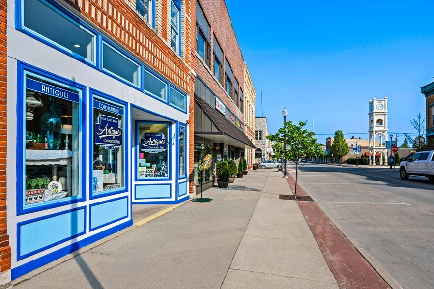 147 N 3rd Ave, Sturgeon Bay, WI for sale - Building Photo - Image 3 of 29