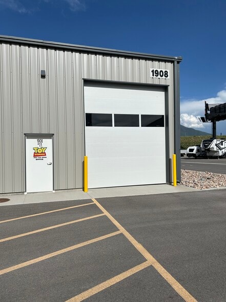 1908 N 200 E, Spanish Fork, UT for lease - Building Photo - Image 2 of 26