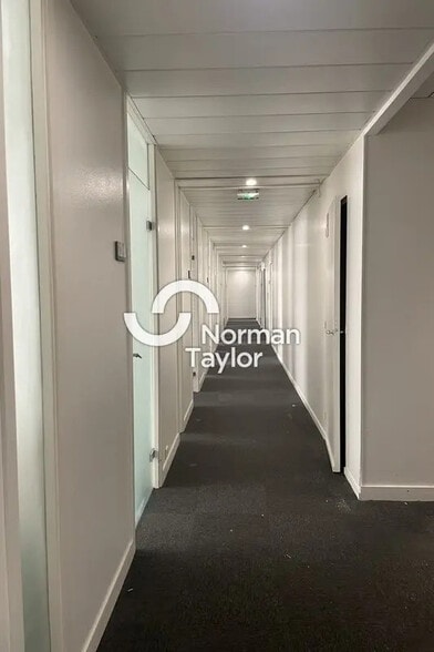 Office in Lyon for sale - Interior Photo - Image 2 of 7