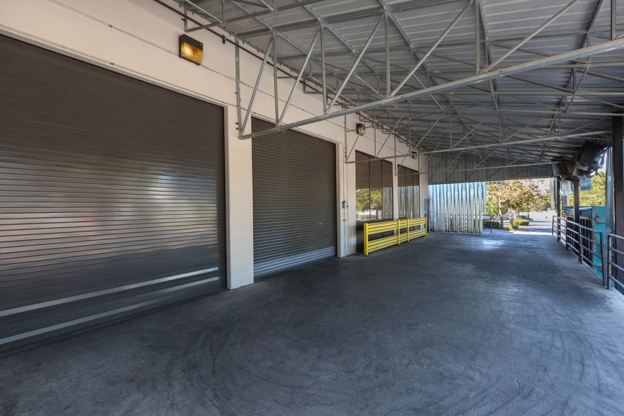 48021-48027 Warm Springs Blvd, Fremont, CA for lease - Building Photo - Image 3 of 8