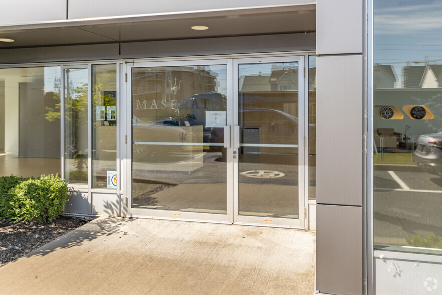 1750 Boul Chomedey, Laval, QC for lease - Building Photo - Image 3 of 4