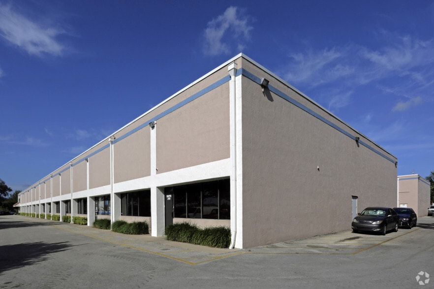 4500 N Hiatus Rd, Sunrise, FL for lease - Building Photo - Image 1 of 7