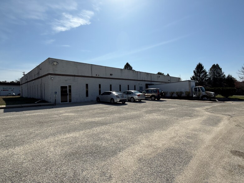 1002 Industrial Dr, West Berlin, NJ for lease - Building Photo - Image 1 of 6