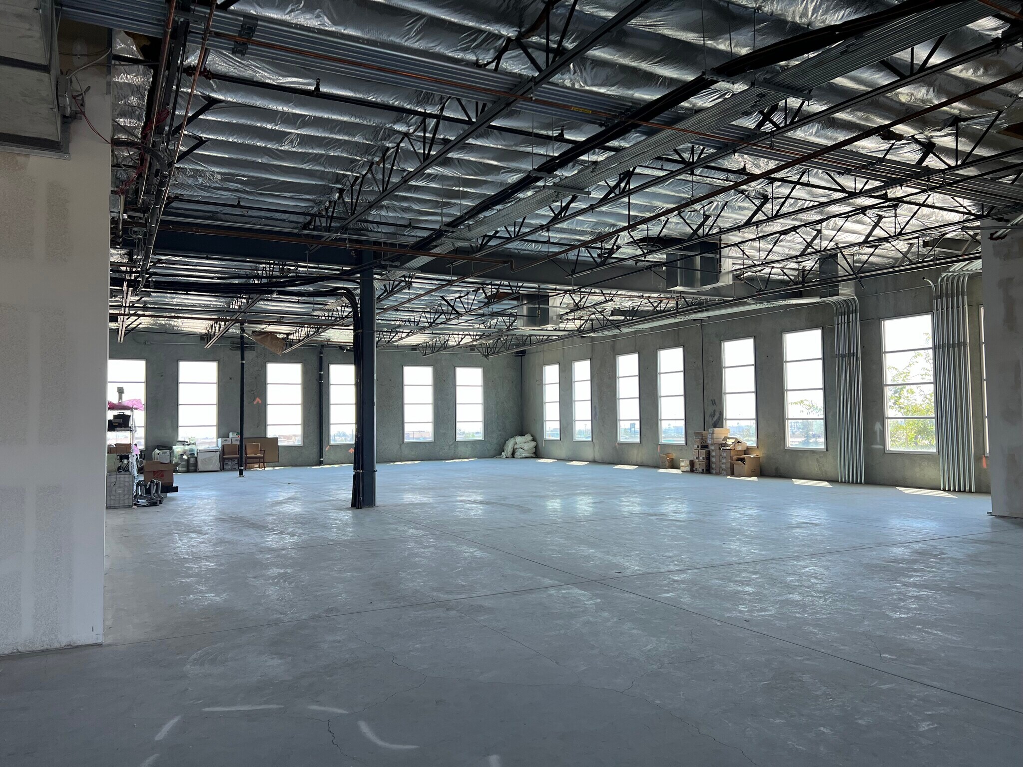 17051 Sierra Lakes Pky, Fontana, CA for lease Interior Photo- Image 1 of 3