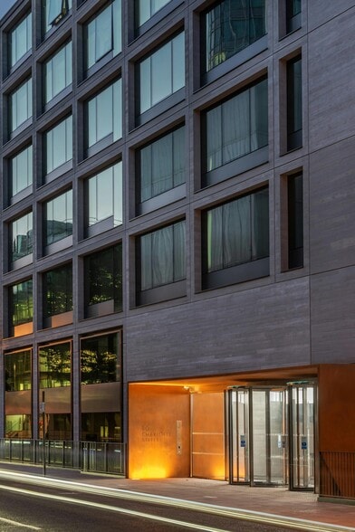 80 Charlotte St, London for lease - Building Photo - Image 3 of 9