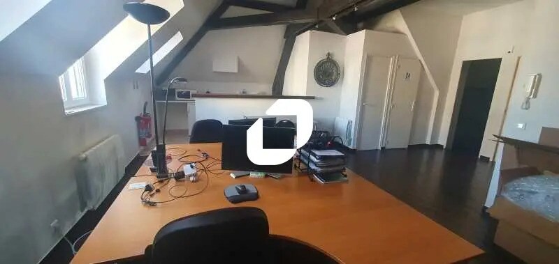 Office in Poissy for lease Interior Photo- Image 1 of 9