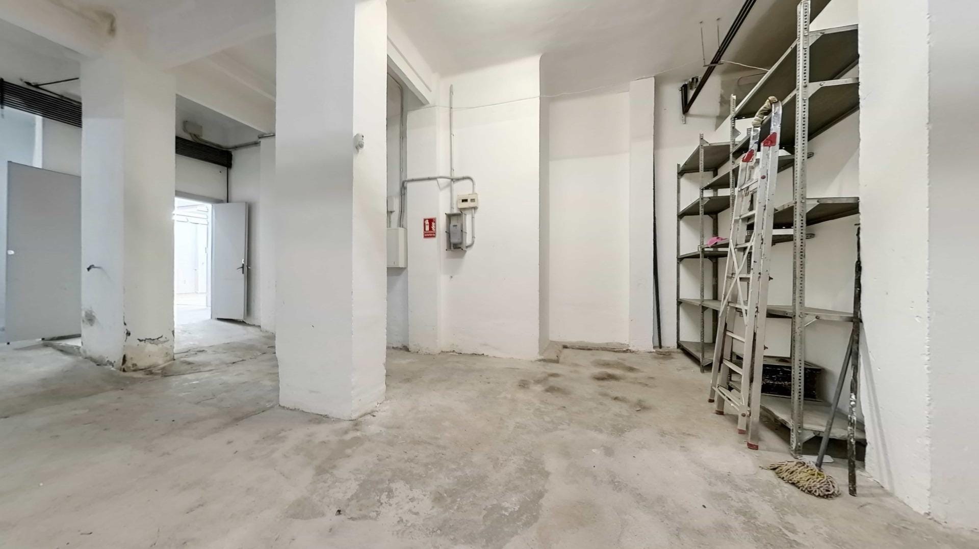 Retail in Santa Coloma de Gramenet, Barcelona for lease Interior Photo- Image 1 of 6