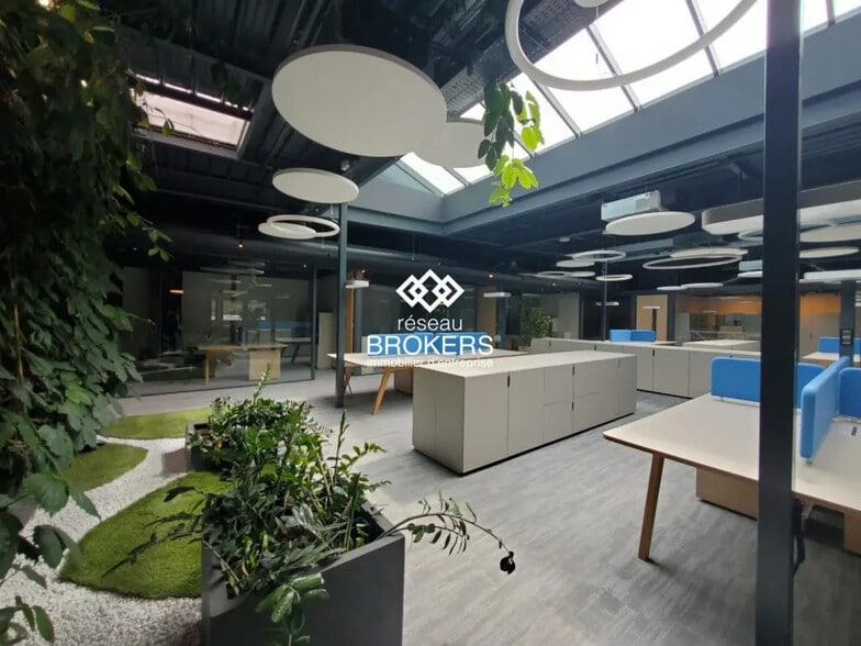 Office in Epagny Metz-Tessy for lease - Interior Photo - Image 2 of 12