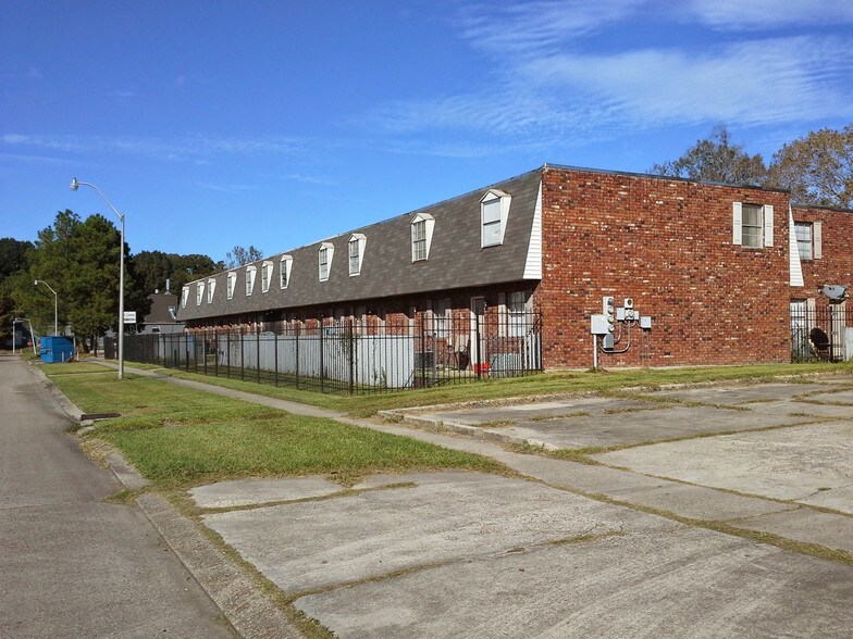 1084 Dr, Baton Rouge, LA, 70806 Apartment Property
