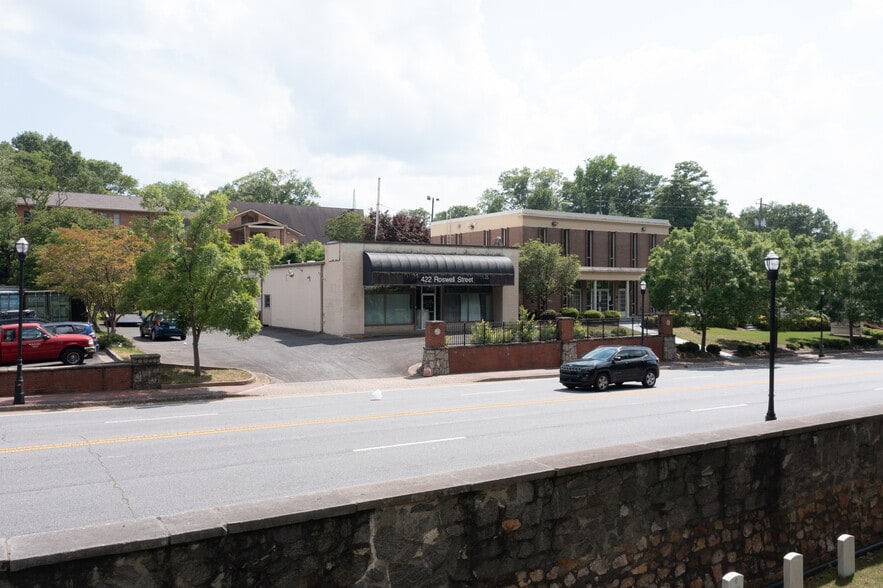 422 & 436 Roswell Street NE portfolio of 2 properties for sale on LoopNet.com - Building Photo - Image 2 of 5