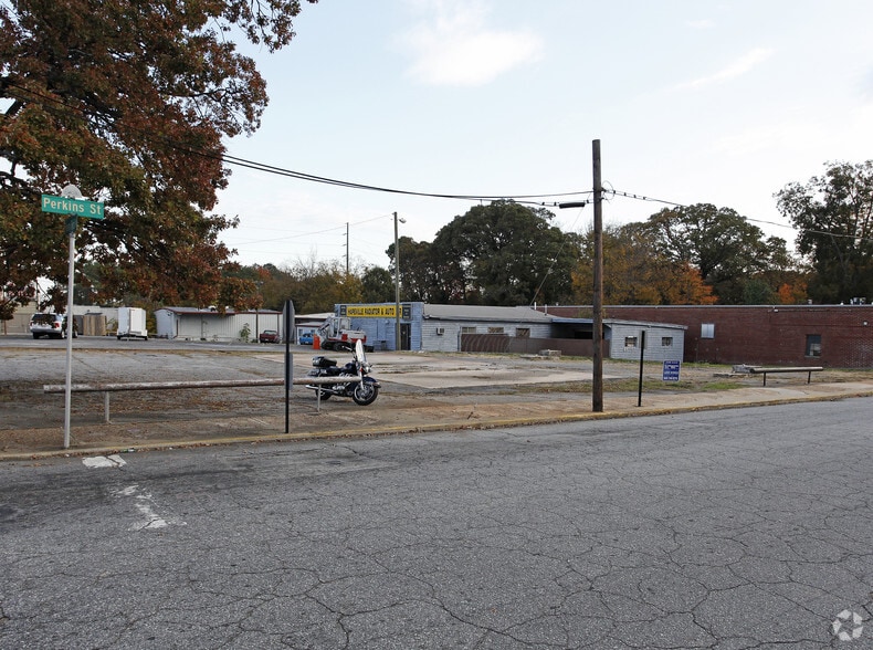 3552 Perkins St, Hapeville, GA for lease - Building Photo - Image 2 of 12