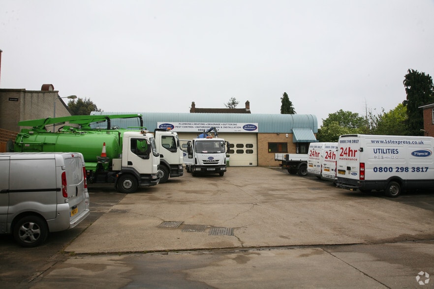 St Clare Court portfolio of 8 properties for sale on LoopNet.com - Primary Photo - Image 3 of 8