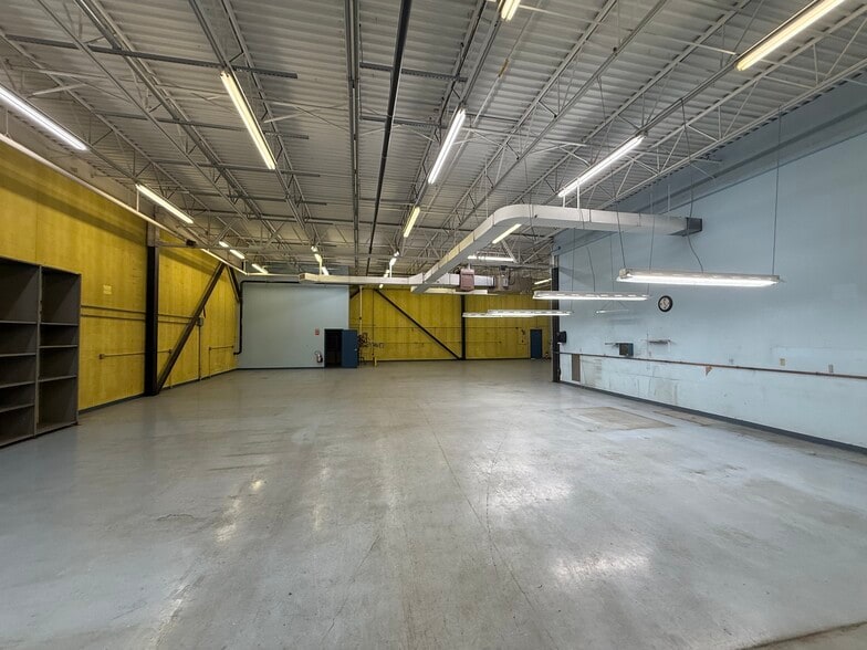 4 Cabot Rd, Hudson, MA for lease - Building Photo - Image 3 of 6