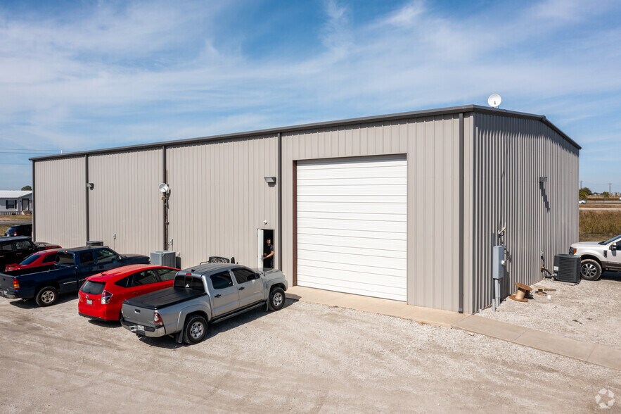 5075 Tim Donald Rd, Justin, TX for sale - Primary Photo - Image 1 of 1