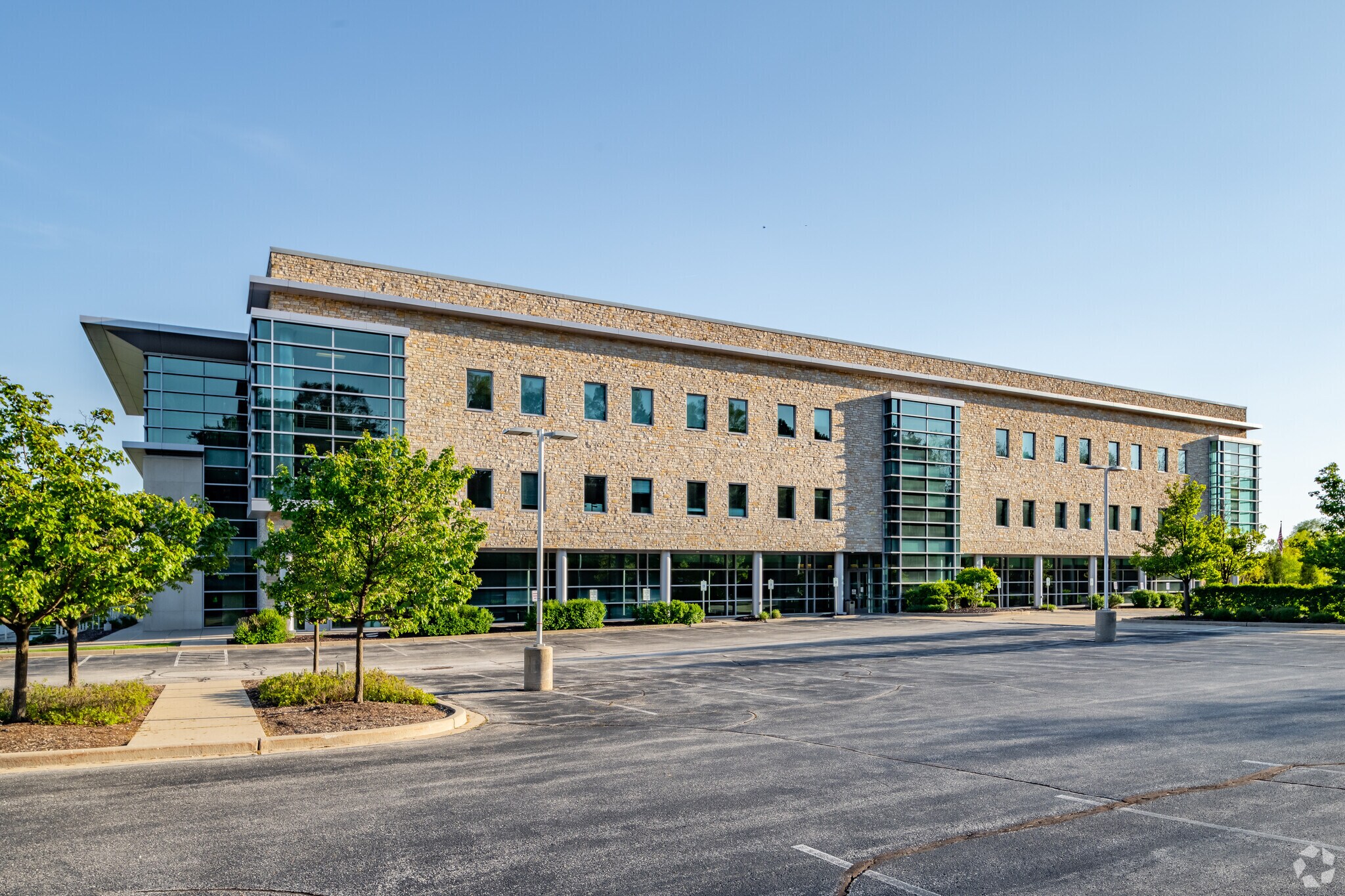 W236N1402 Busse Rd, Pewaukee, WI for sale Building Photo- Image 1 of 1