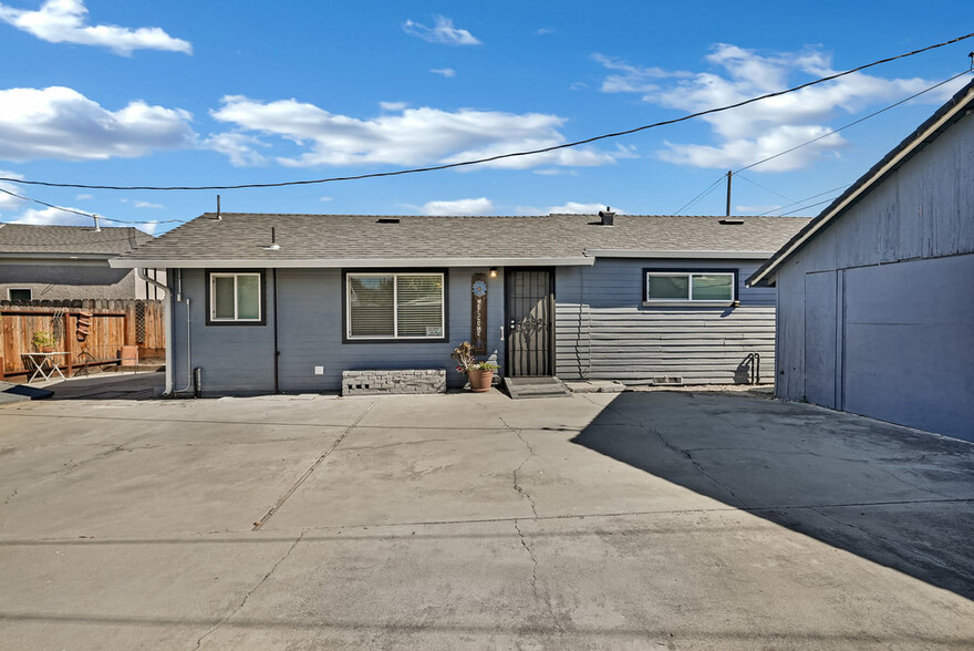 1027 Sally St, Hollister, CA for sale - Building Photo - Image 2 of 23