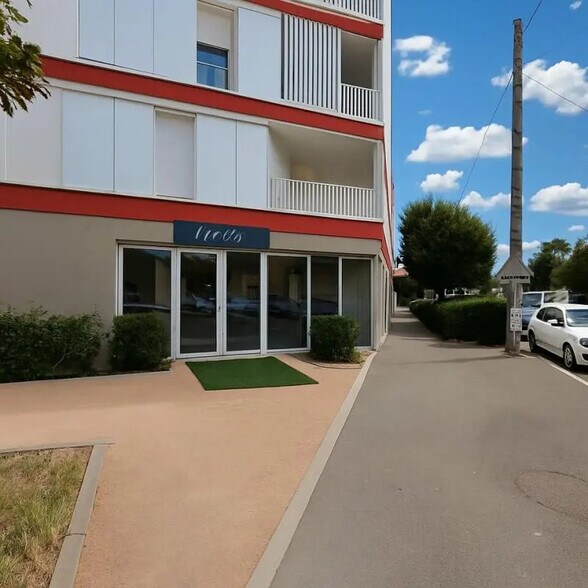 Retail in La Verpillière for lease - Building Photo - Image 1 of 8