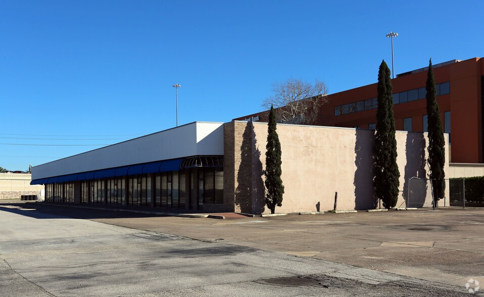 9627-9651 Katy Fwy, Houston, TX for sale - Primary Photo - Image 1 of 1