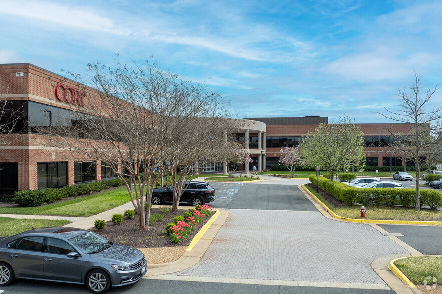 14850 Conference Center Dr, Chantilly, VA for lease - Building Photo - Image 1 of 13