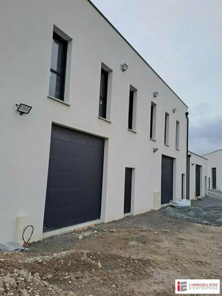 Industrial in Noyal-Châtillon-sur-Seiche for lease - Building Photo - Image 3 of 7